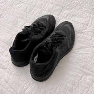 Nike black sneakers